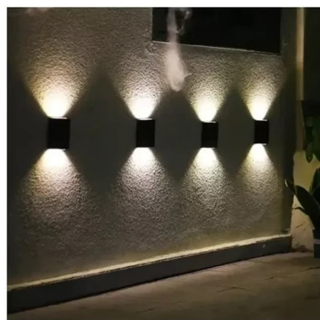 Foco solar LED con sensor de movimiento
